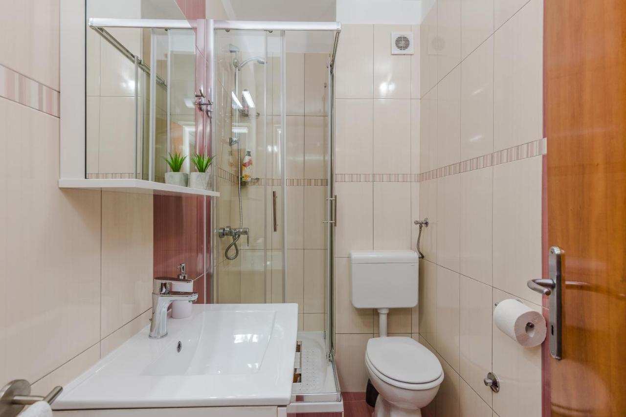 Neva Room With Private Bathroom 자다르 외부 사진