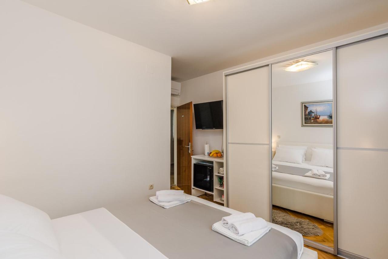 Neva Room With Private Bathroom 자다르 외부 사진
